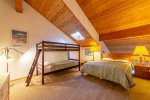 Mammoth Vacation Rental Snowcreek 628 - 2nd Story Loft has 2 Twin Beds and a Sofa 